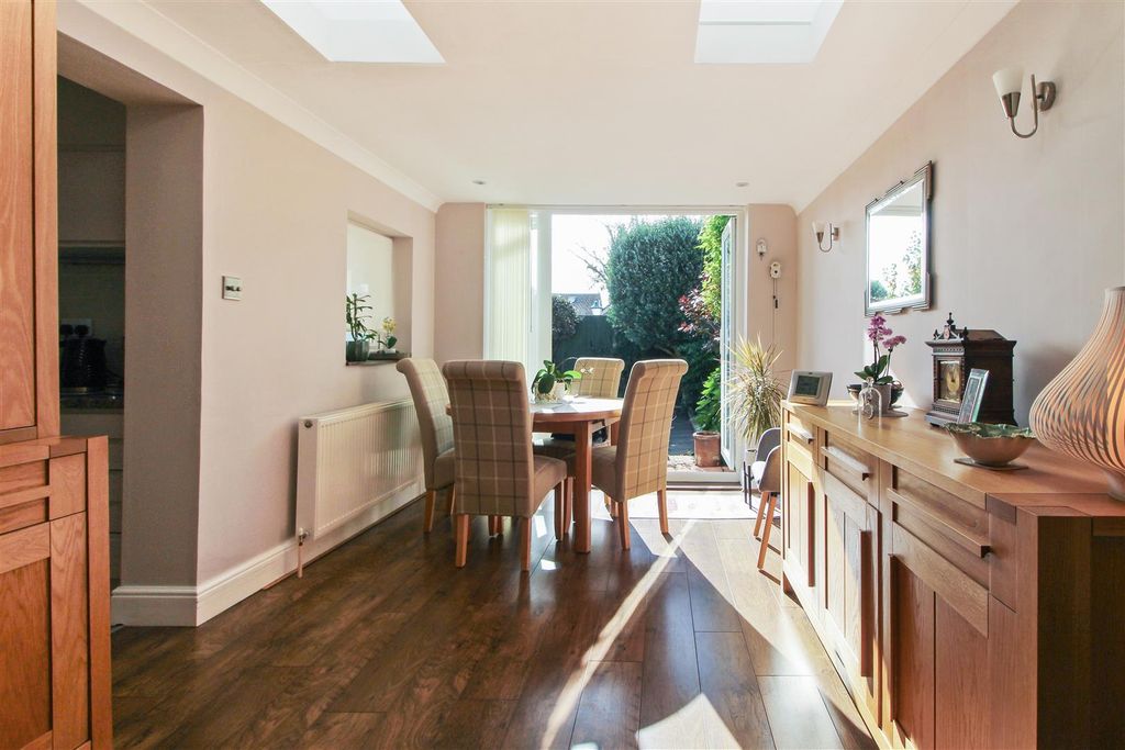 Property photo 2 of 13 Img_9456-15562904.Jpg