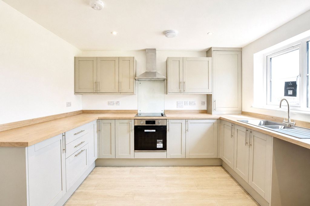Property photo 2 of 12 Example