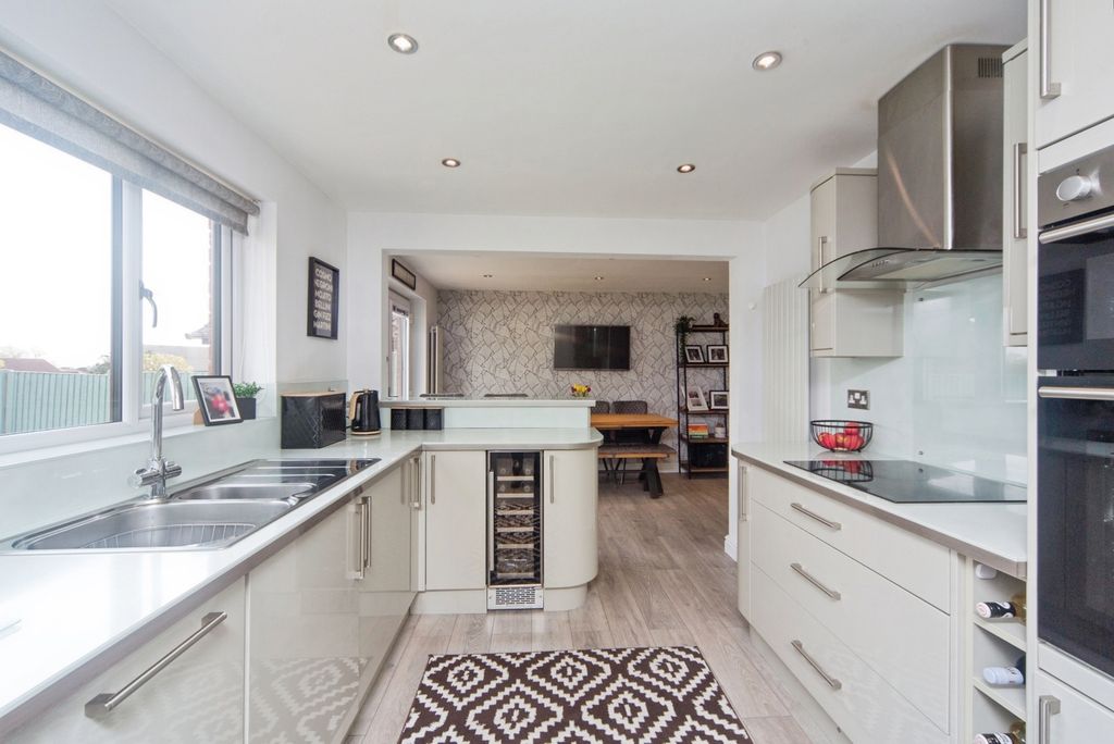 Property photo 3 of 20 Pbox-Img.Jpg