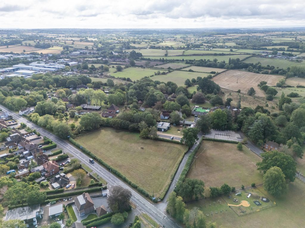 Property photo 3 of 6 Bromsgrove-320.Jpg