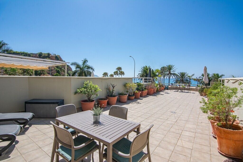 Property photo 3 of 10 Terrace