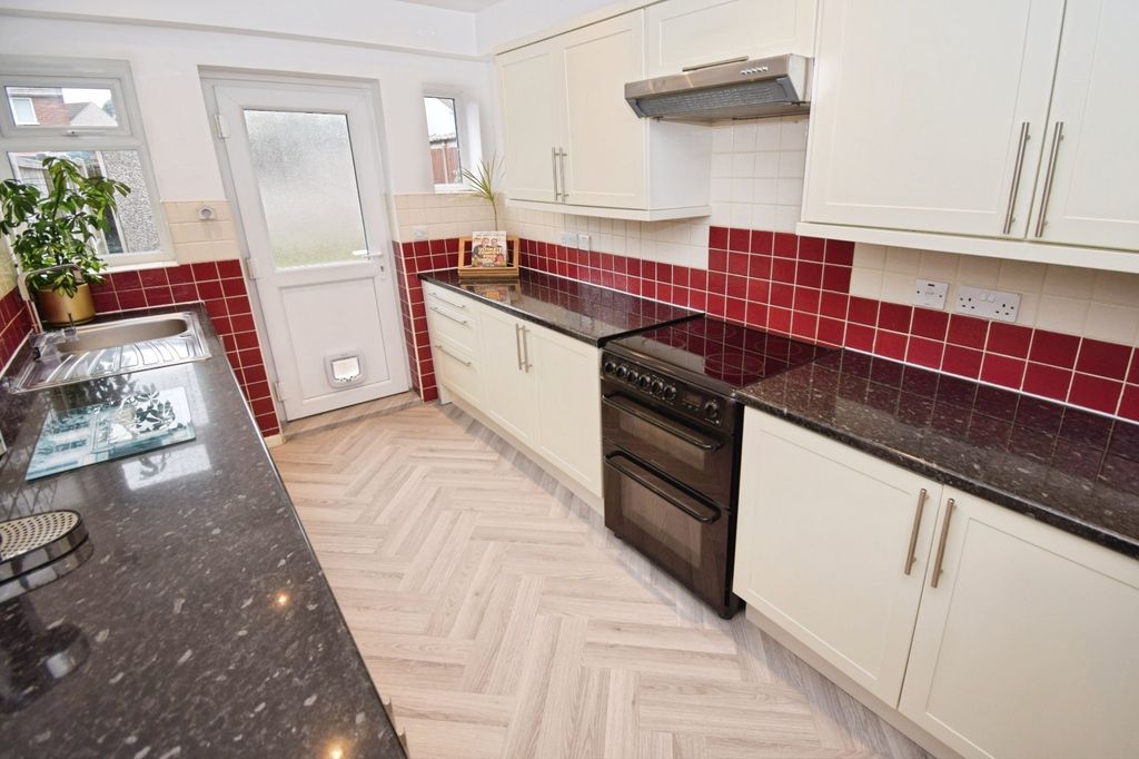 Property photo 2 of 19 Kitchen