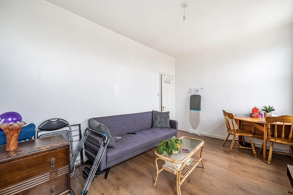 Property photo 3 of 14 Reception