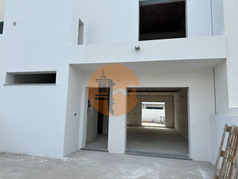 Property photo 2 of 51