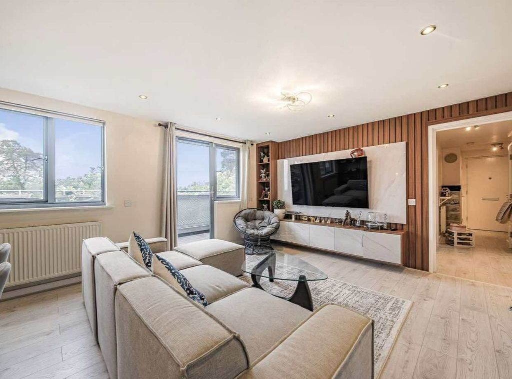 Property photo 3 of 6