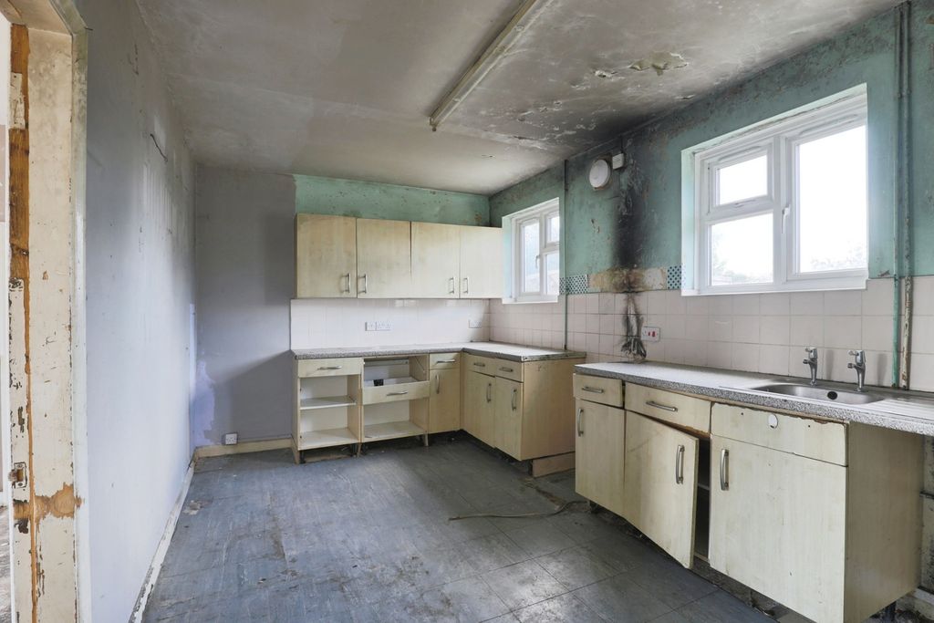 Property photo 2 of 17 Photo
