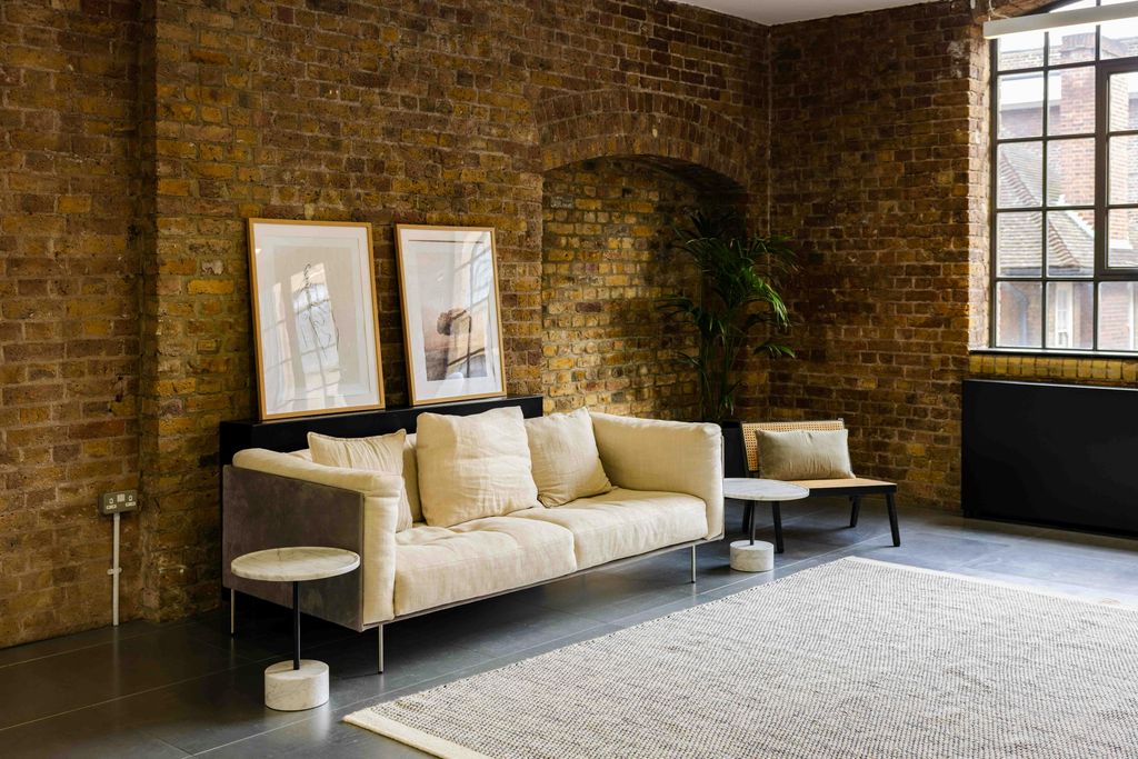 Property photo 3 of 22 Breakout Space