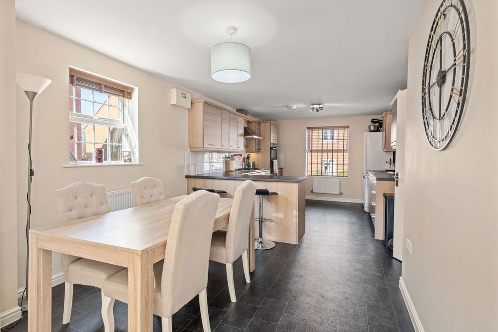 Property photo 3 of 35