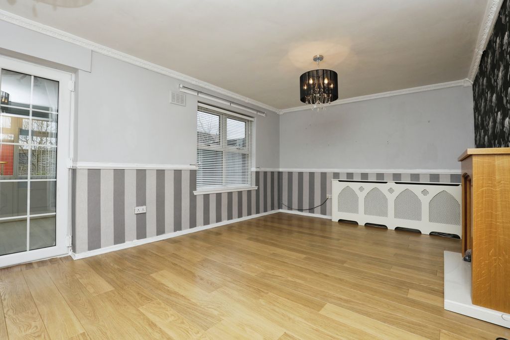 Property photo 2 of 15 Lounge