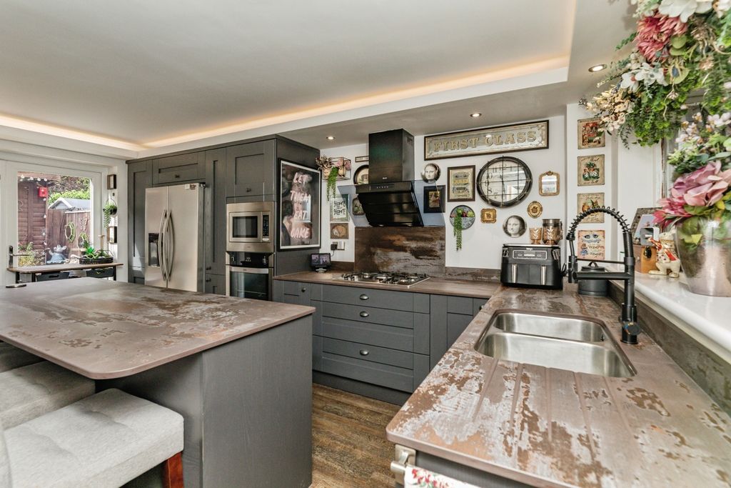 Property photo 2 of 19 Pbox-Img.Jpg