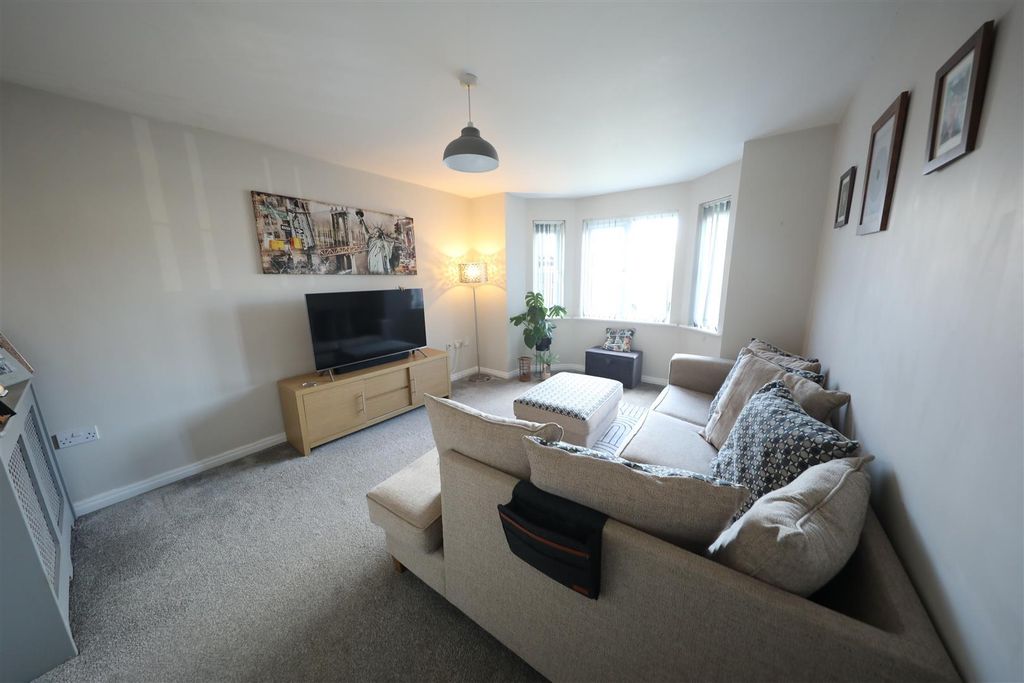 Property photo 1 of 11 26 Chandler - Lounge.Jpg