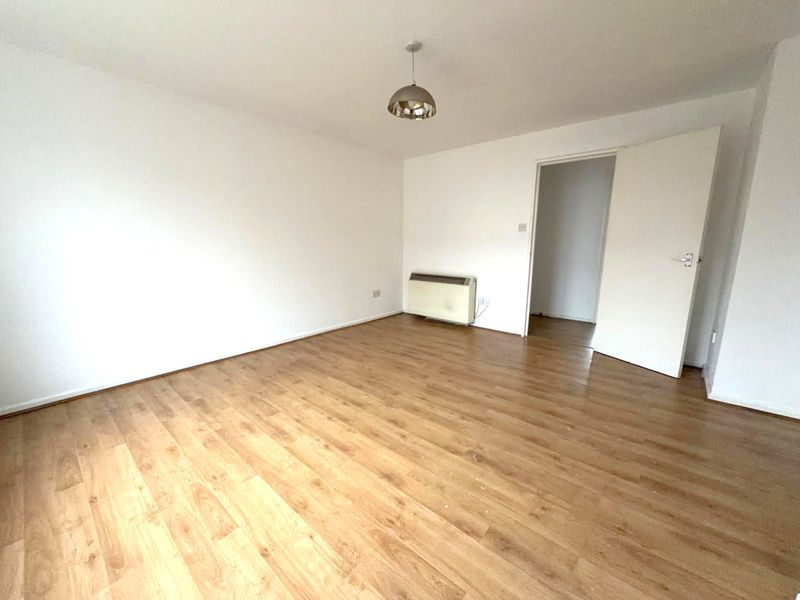 Property photo 1 of 11 Photo 6