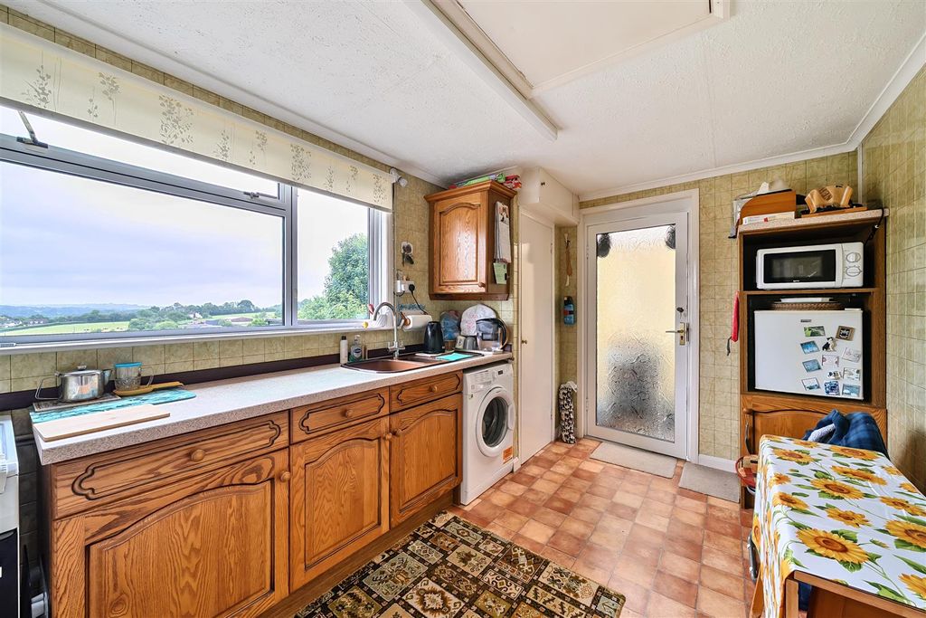 Property photo 2 of 24 1311555-9-684B0A6Fb279F.Jpg
