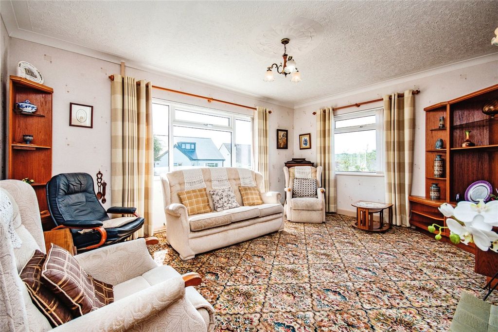 Property photo 2 of 17 Picture No. 12