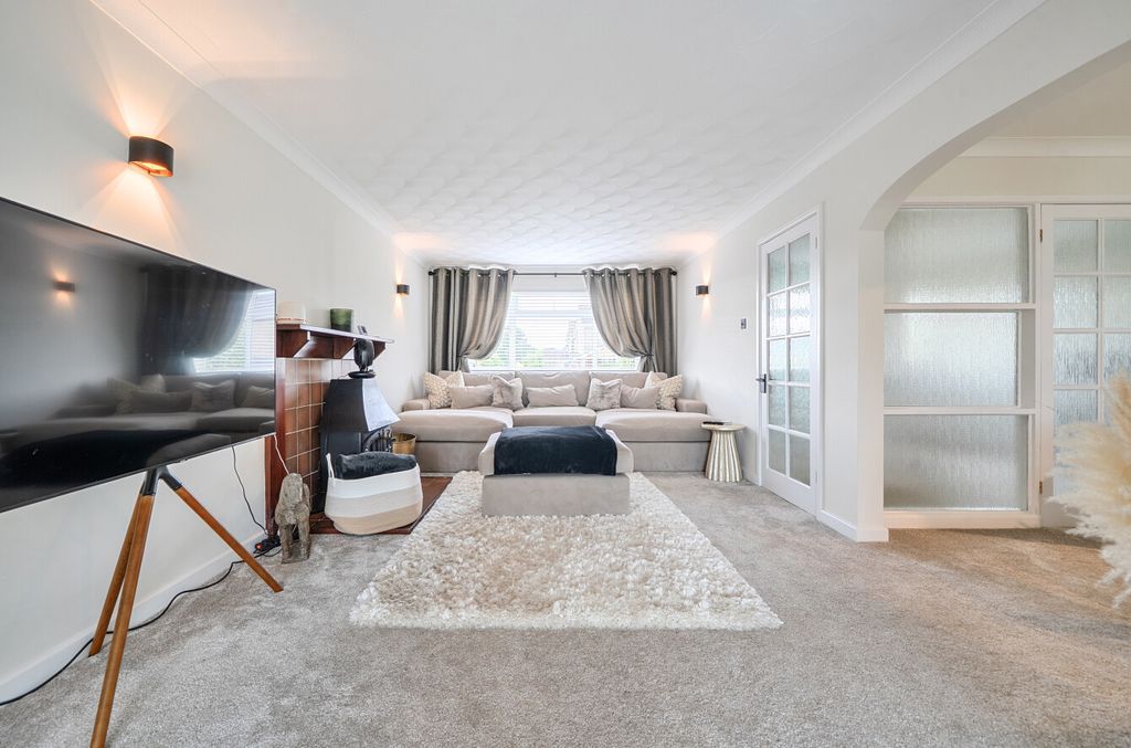 Property photo 2 of 14 1485238-24-6A42B0...