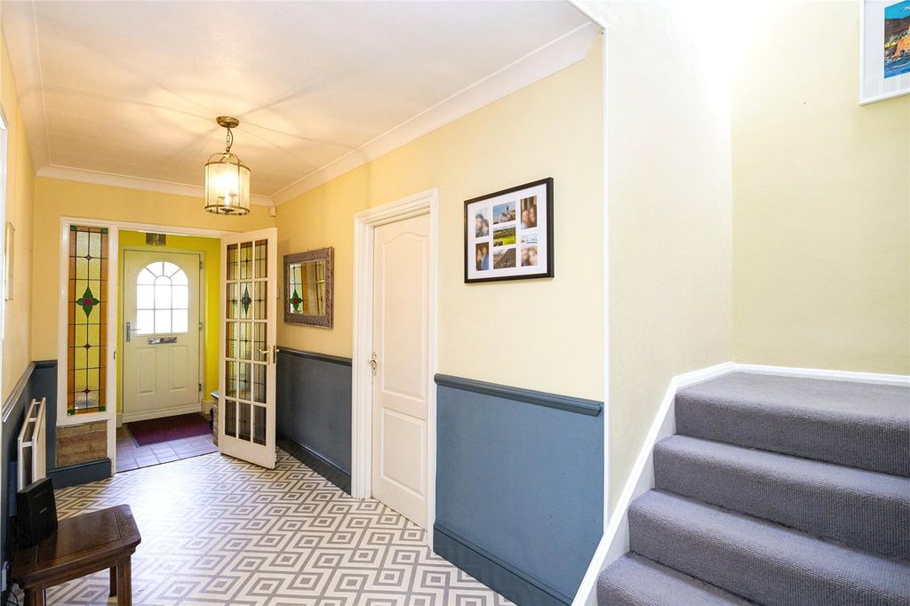 Property photo 2 of 15 Entrance Hall