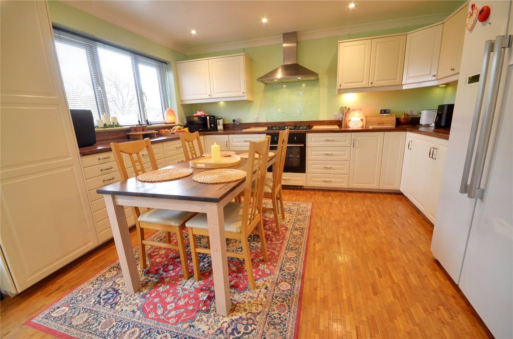 Property photo 3 of 25 Kitchen/Diner