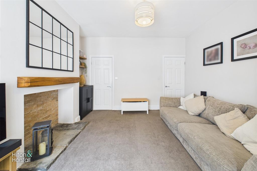 Property photo 3 of 11 Parker Street