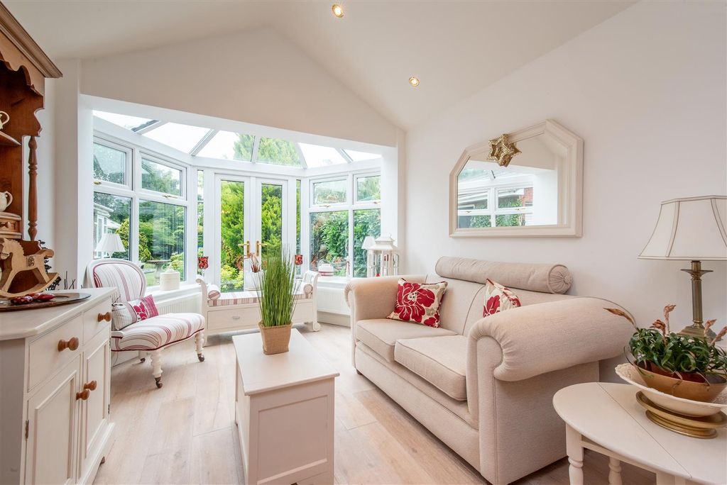 Property photo 3 of 34 Orangery