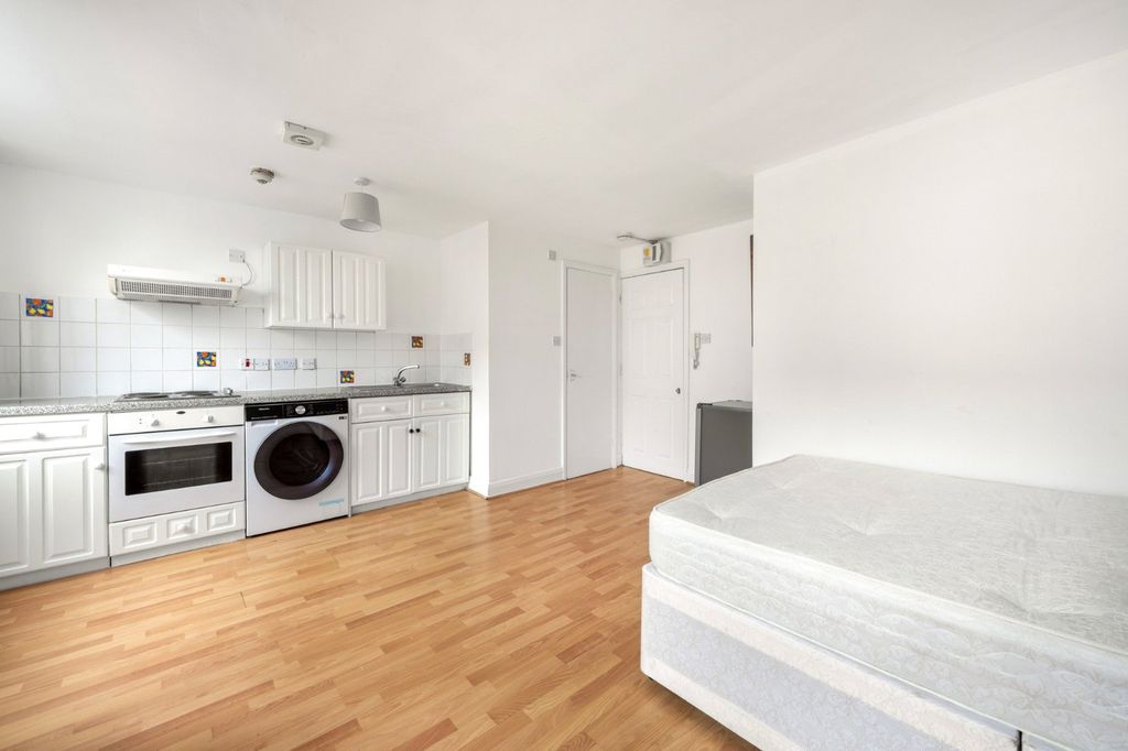 Property photo 2 of 7 Picture No. 04