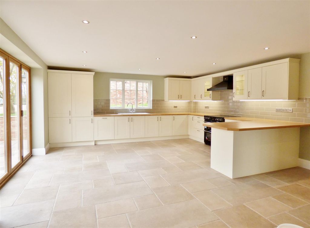 Property photo 1 of 6 Kitchen.Jpg