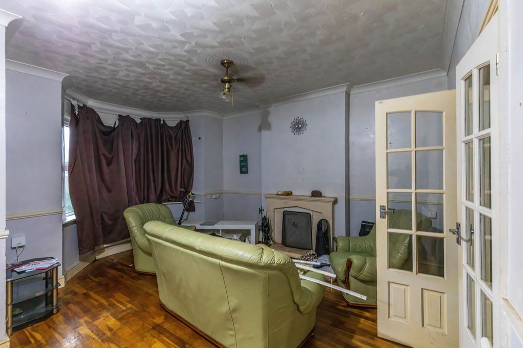 Property photo 2 of 17