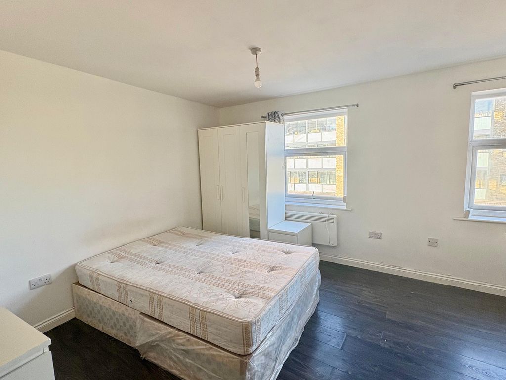 Property photo 1 of 4
