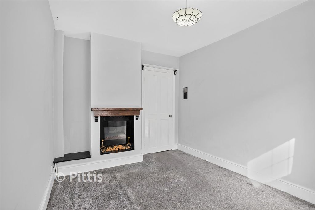 Property photo 3 of 11 Lounge