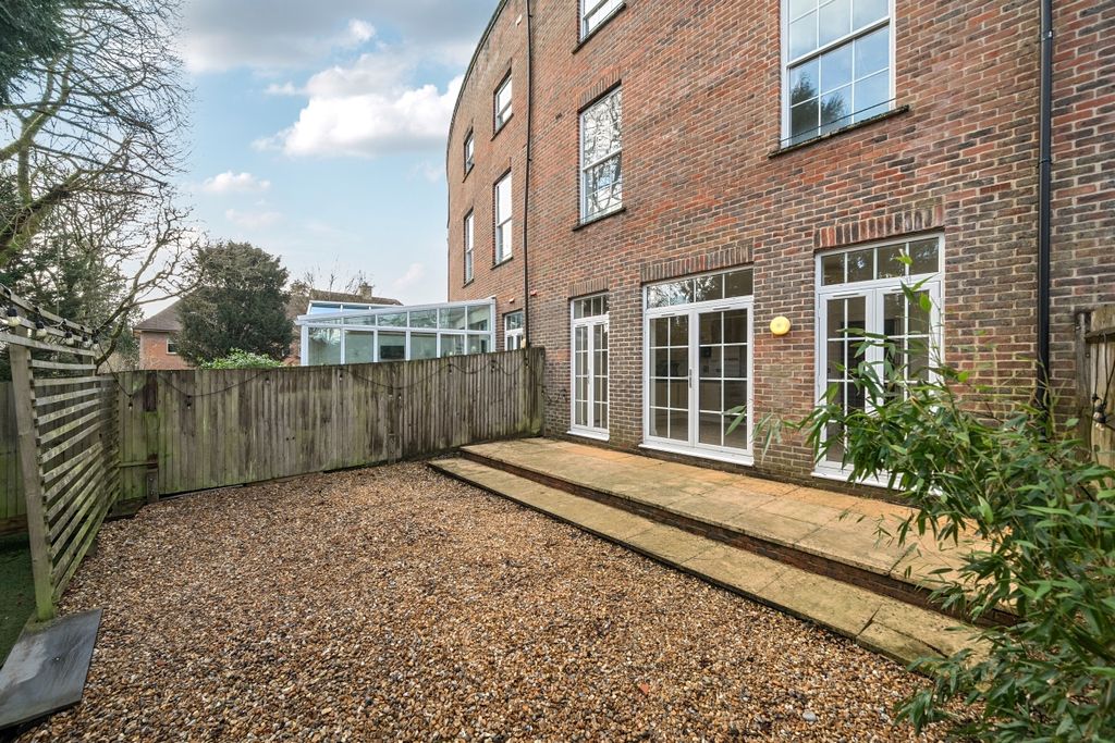 Property photo 3 of 11 Garden