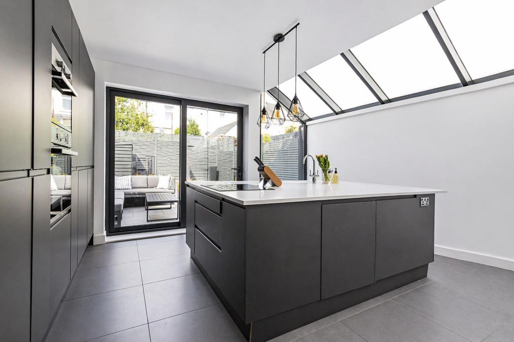 Property photo 2 of 20 Deri Kithen 2.Png