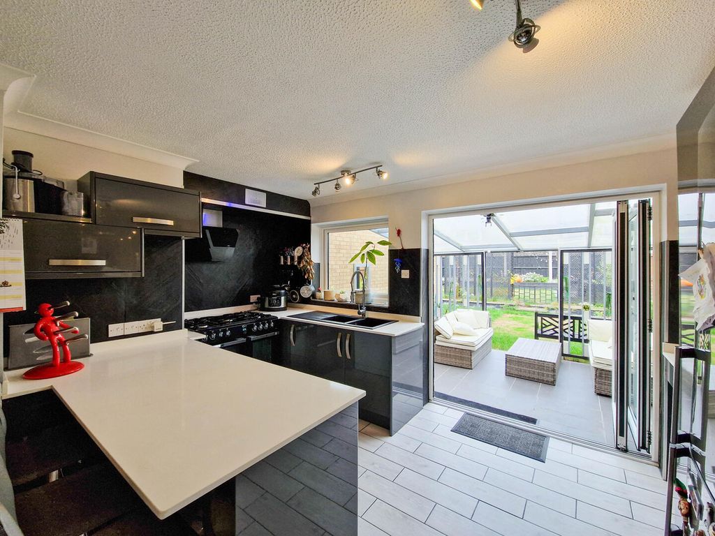 Property photo 2 of 16 Kitchen