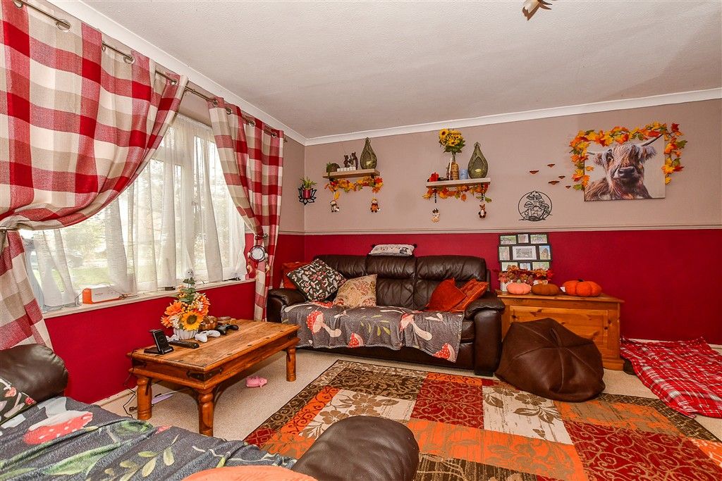 Property photo 2 of 15 Lounge