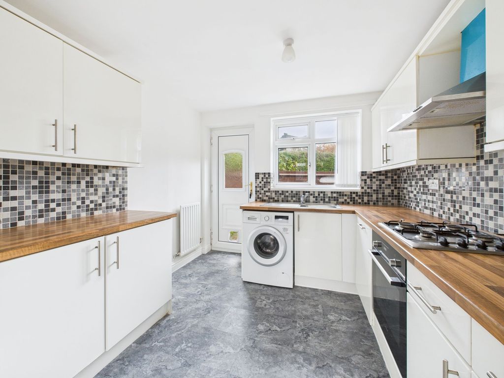 Property photo 3 of 19 Kitchen