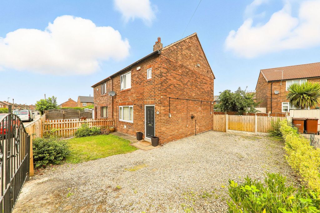 Property photo 2 of 23