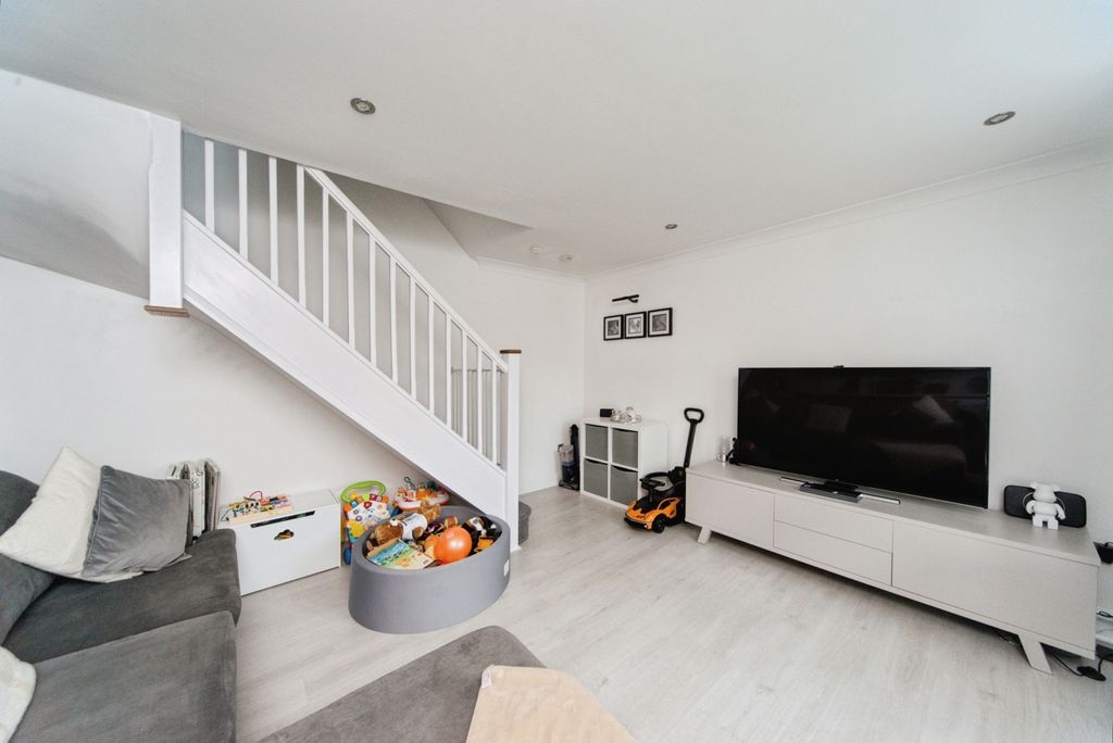 Property photo 2 of 17 Photo