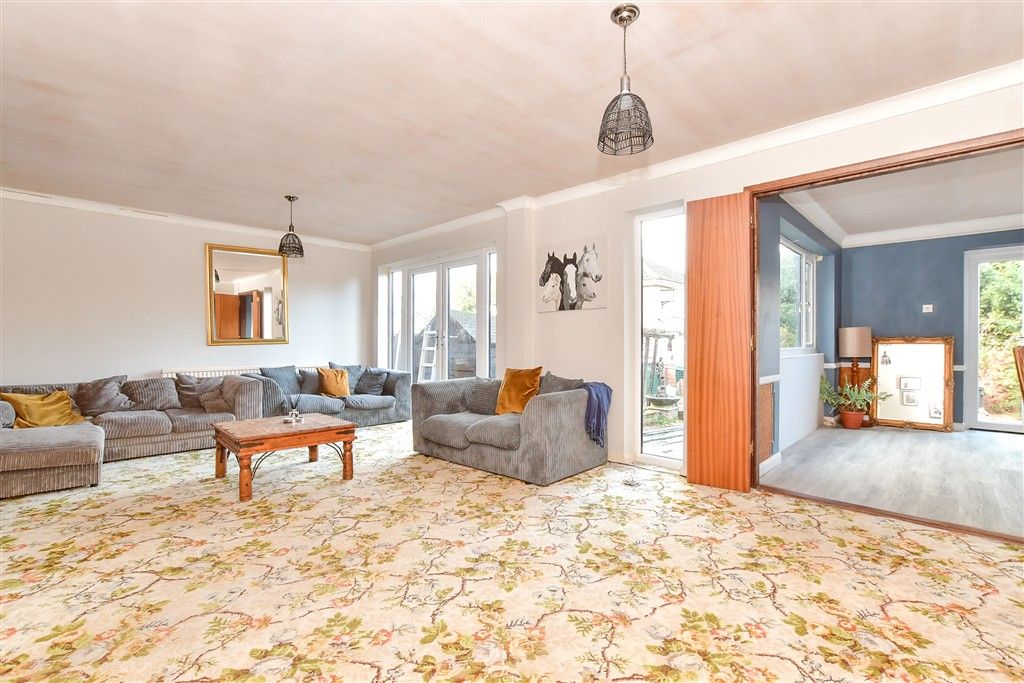 Property photo 2 of 14 Lounge