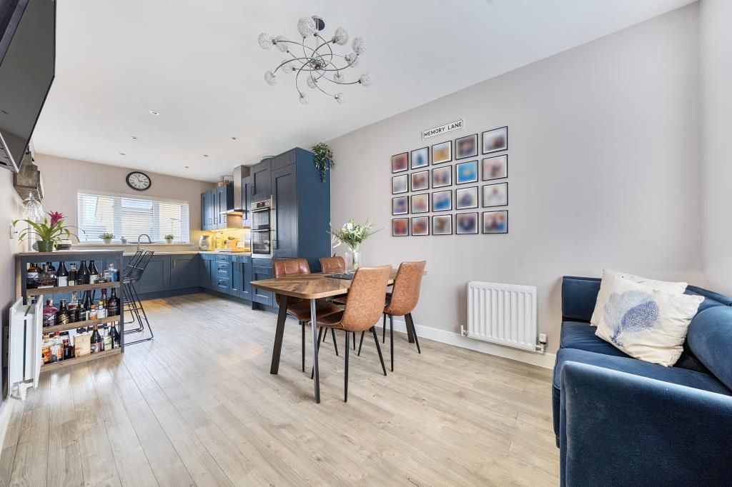 Property photo 3 of 20 Kitchen/Dining Room