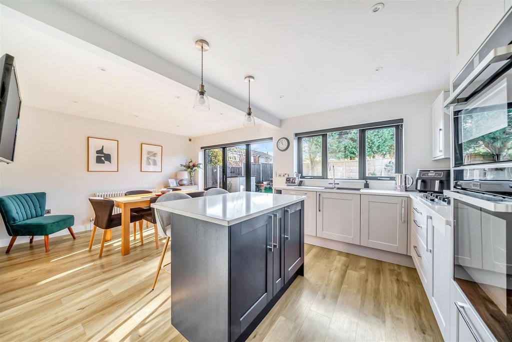 Property photo 2 of 20 1-692F1c60c4c02-1386936-4-692Ed18A9Aa38-1.Jpg