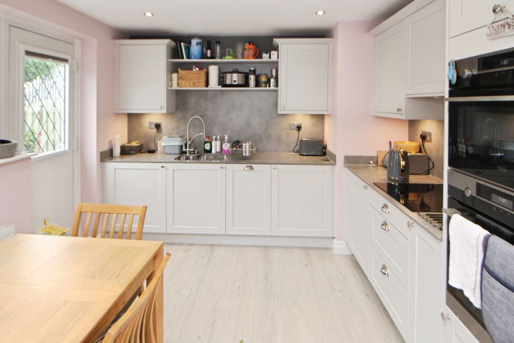 Property photo 2 of 10 Pbox-Img.Jpg