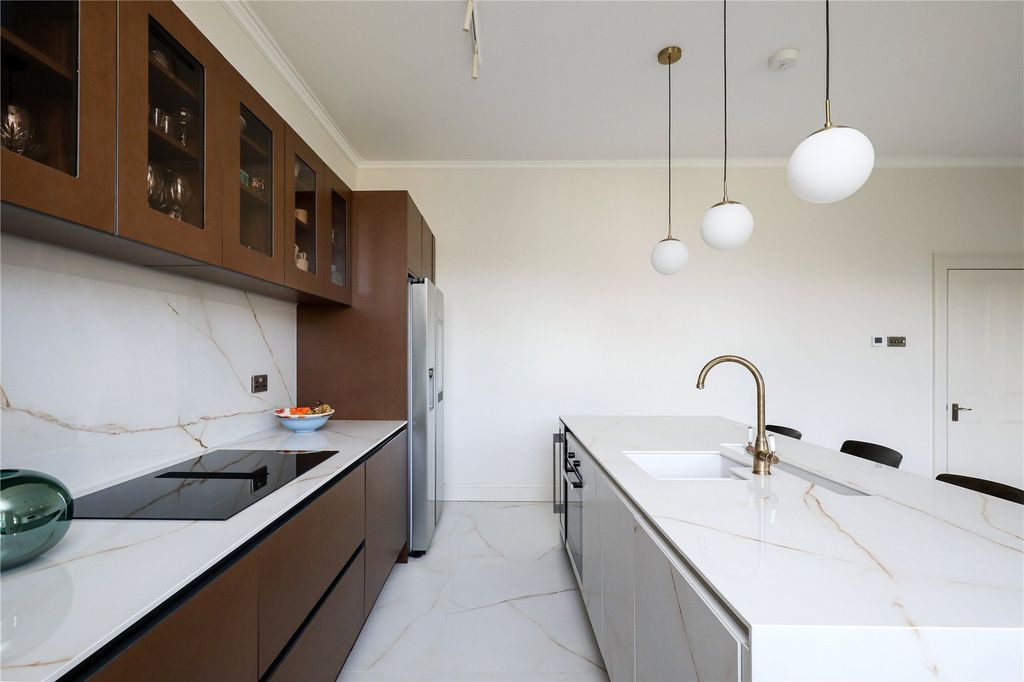 Property photo 1 of 10 Kitchen