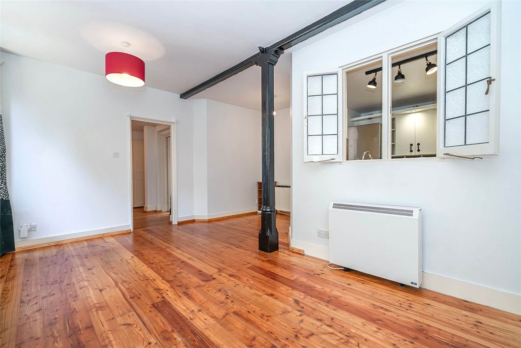 Property photo 3 of 16 Reception D