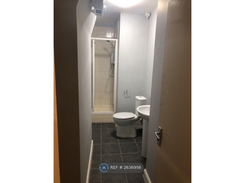 Property photo 3 of 5 Shower
