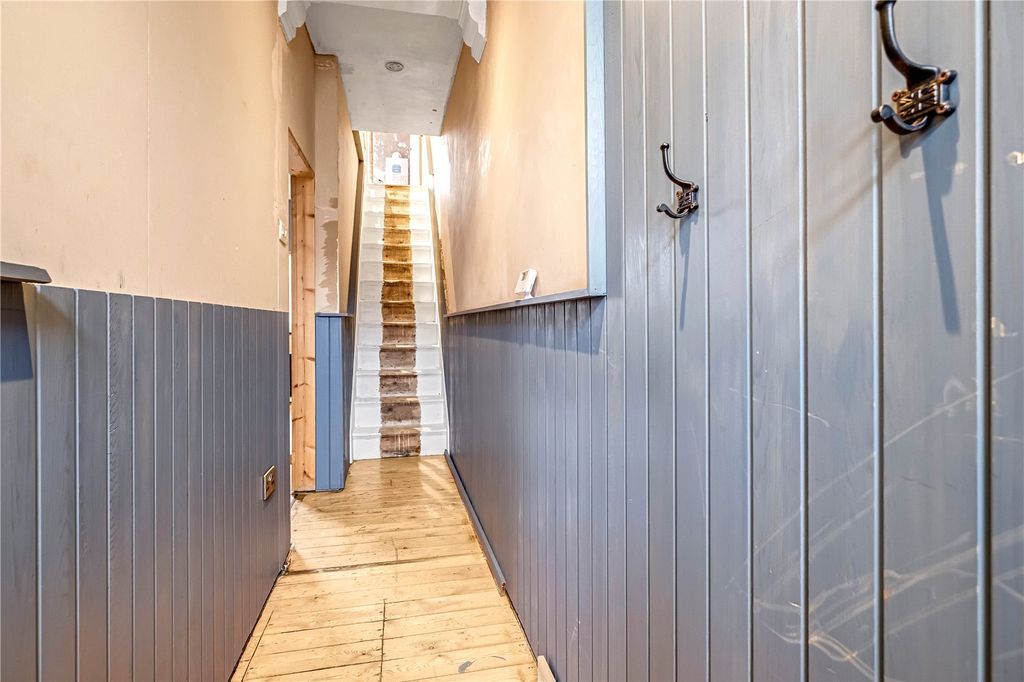 Property photo 3 of 19 Entrance Hallway