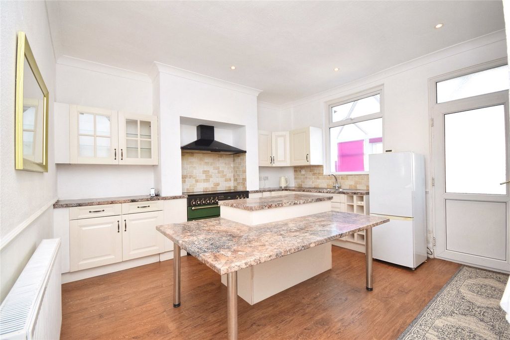 Property photo 2 of 16 Breakfast Kitchen