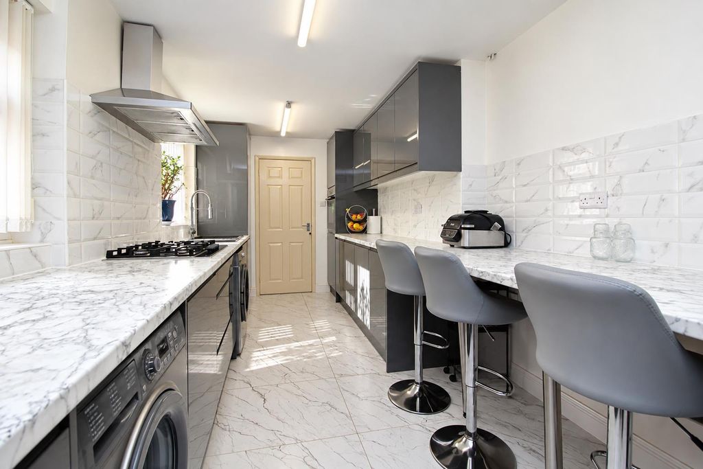 Property photo 2 of 14 Kitchen 1.Png
