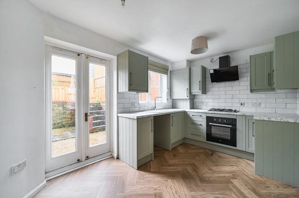 Property photo 3 of 12 1394428-10-6964Db...