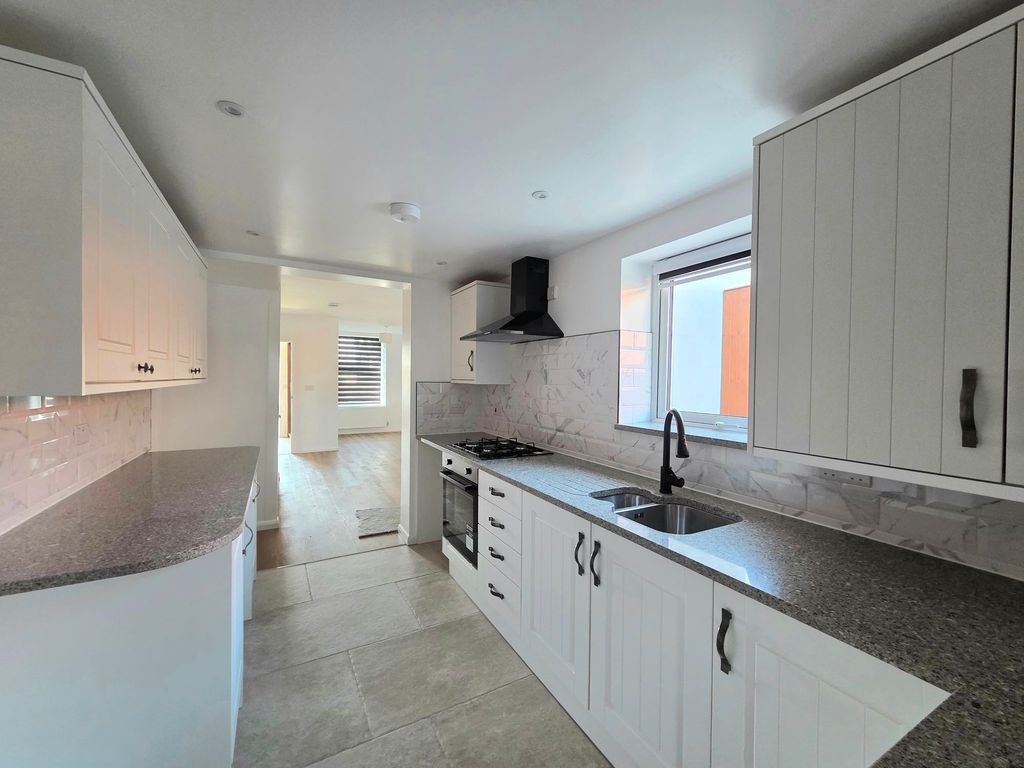Property photo 3 of 14 Kitchen
