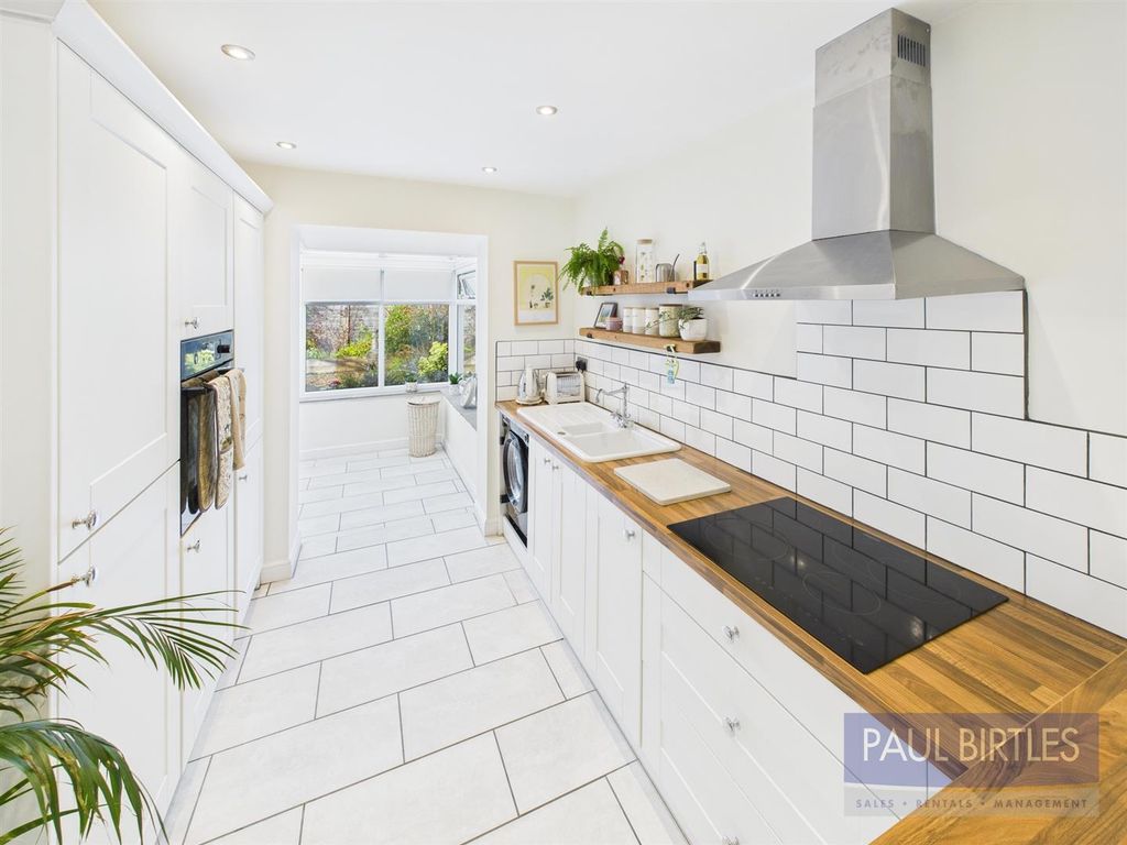 Property photo 3 of 21 Cam04378G0-Pr0227-Still022.Jpg