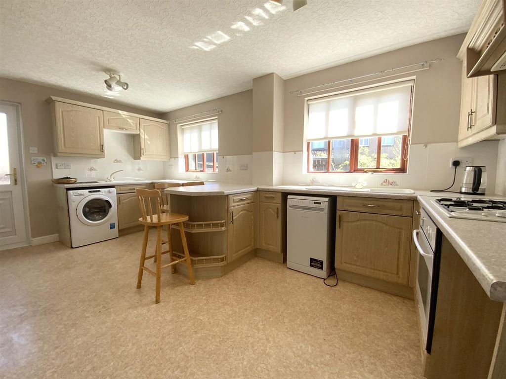 Property photo 3 of 19 Kitchen (1).Jpeg