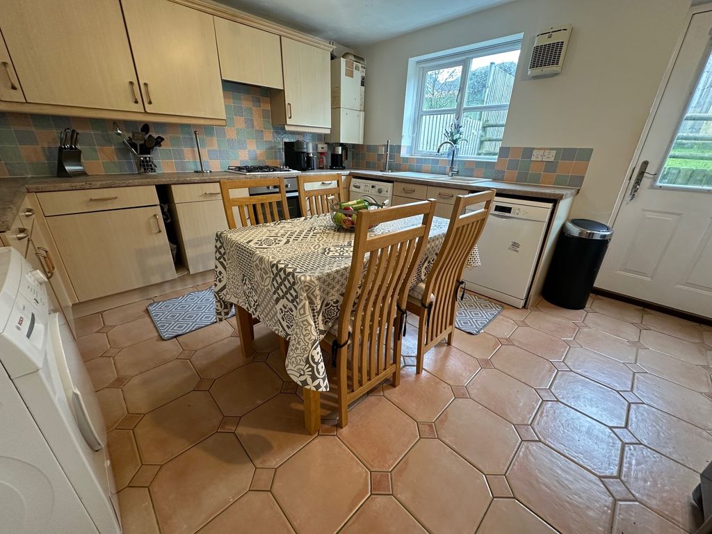 Property photo 2 of 16 Kitchen